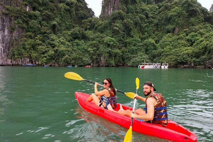 Ha-Long-Bay-Kayaking-Vietnam 2