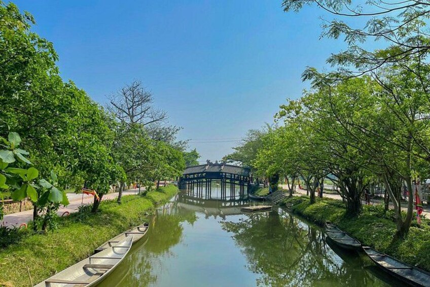 Bus Transfer from Hue to Hoi An with Sightseeing 3