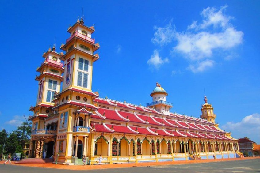 Cao Dai Temple 2