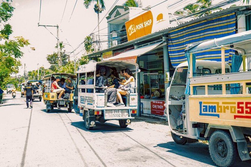 Taking tuk-tuk to see more about lifestyle 4