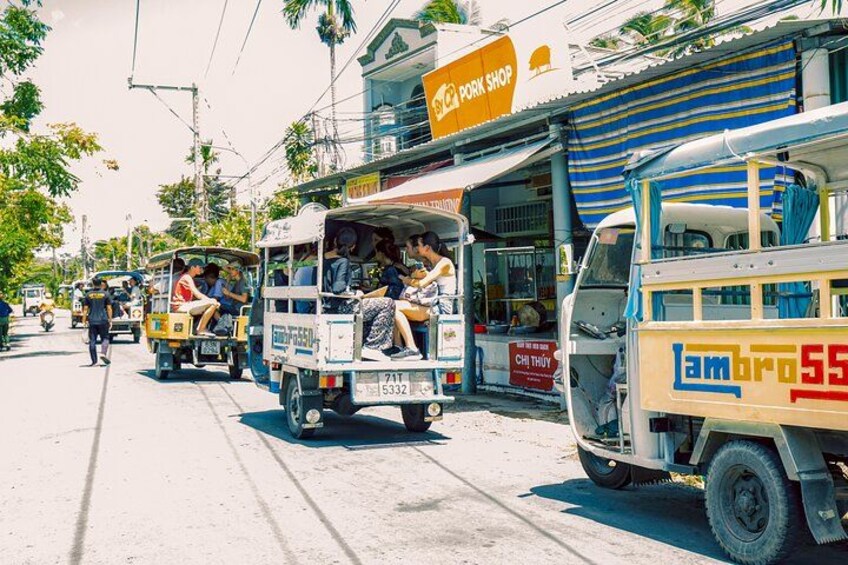 Taking tuk-tuk to see more about lifestyle 4