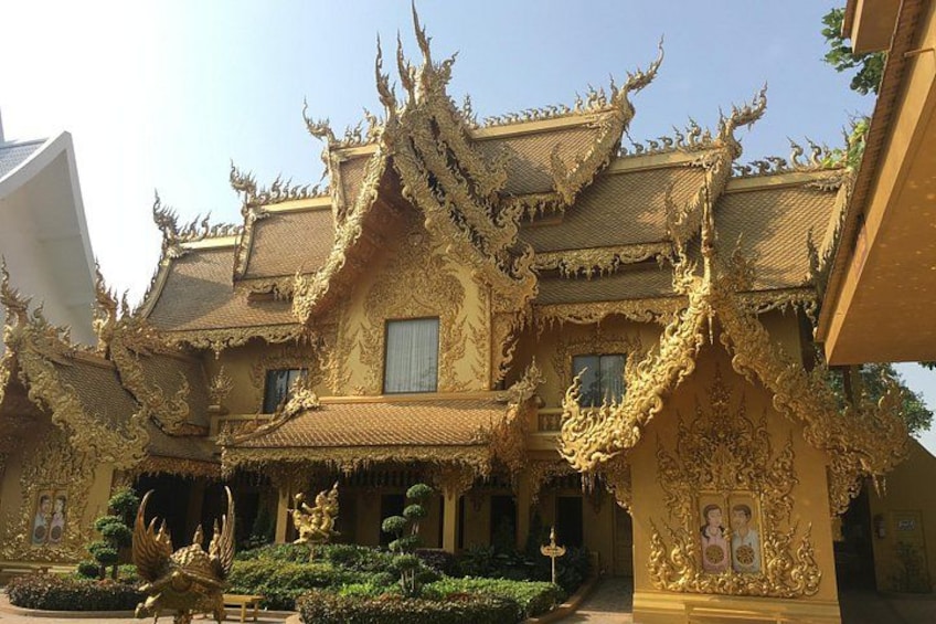 Wat Rong Khun (White Temple) 1