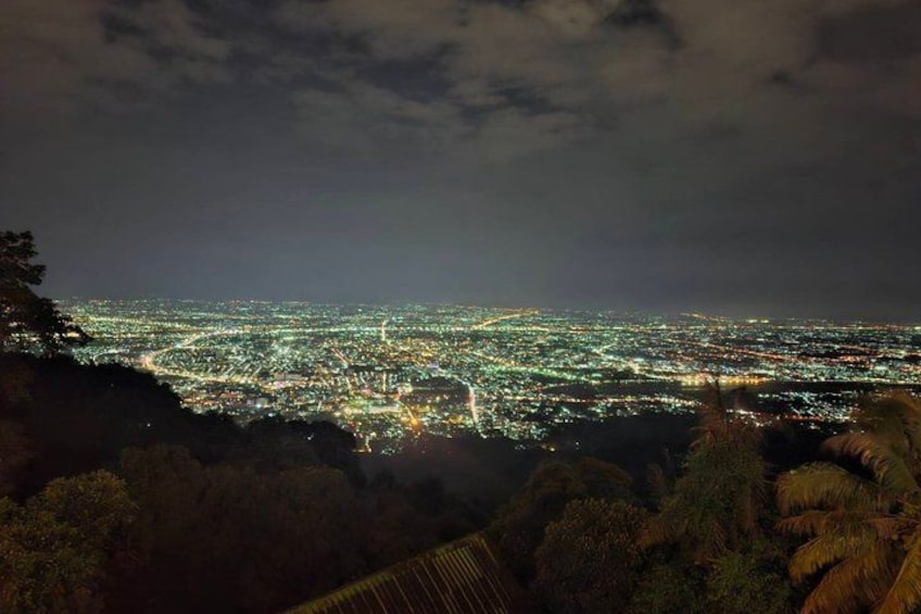 Chiang Mai: Best Seller! Doi Suthep & Wat Umong Night Tour 2