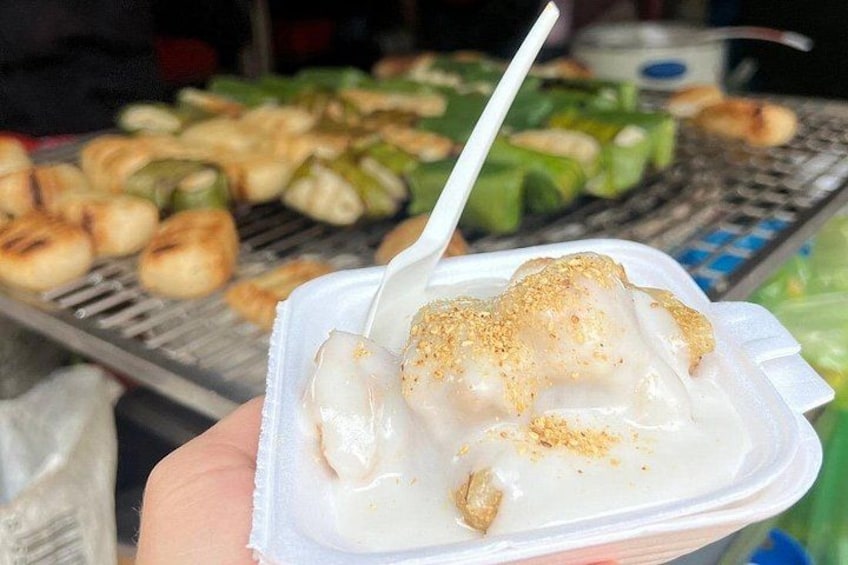 Super Niche Walking Street Food Tour in Ho Chi Minh City 4