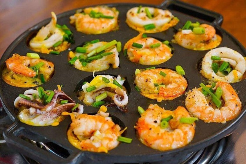 Super Niche Walking Street Food Tour in Ho Chi Minh City 1