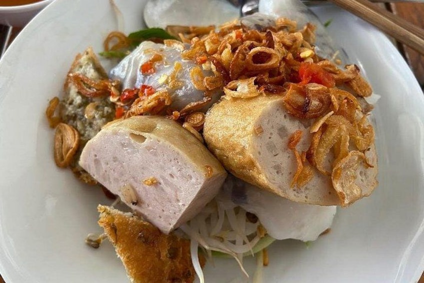 Super Niche Walking Street Food Tour in Ho Chi Minh City 2