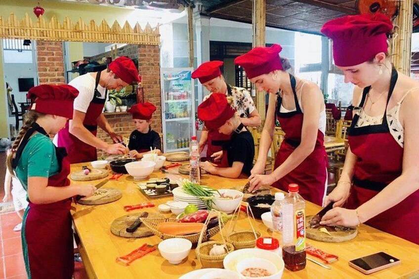 Cooking Class Hoi An:Local Market, Basket Boat, Fishing & Cooking 4