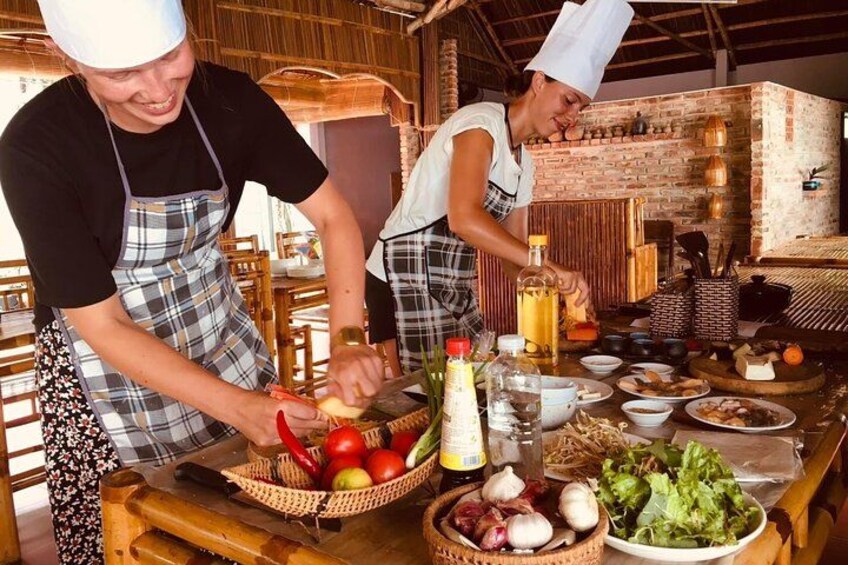 Cooking Class Hoi An:Local Market, Basket Boat, Fishing & Cooking 5