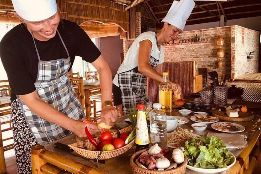 Cooking Class Hoi An:Local Market, Basket Boat, Fishing & Cooking 3