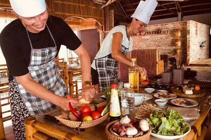 Cooking Class Hoi An:Local Market, Basket Boat, Fishing & Cooking 3