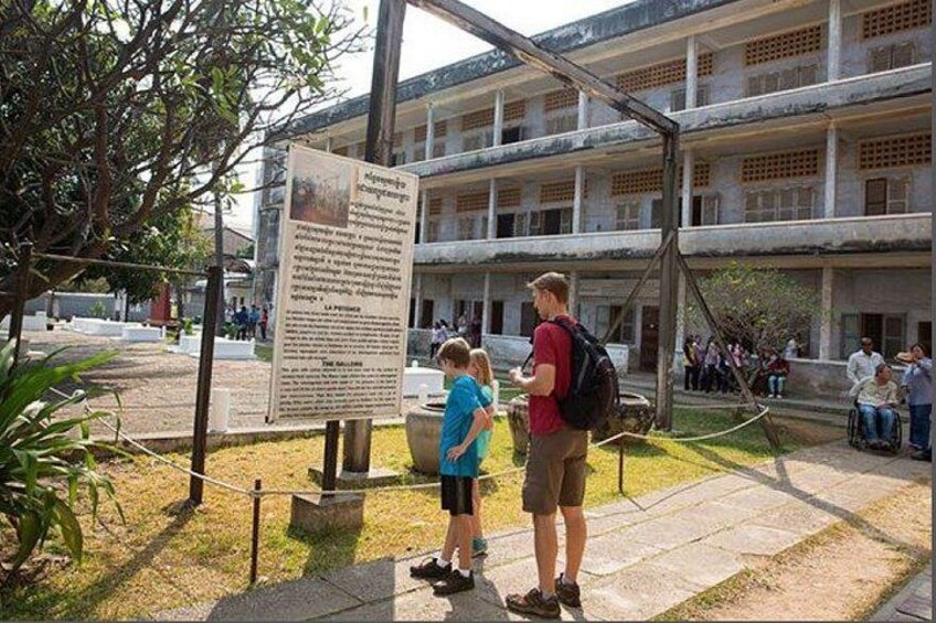 The Killing Field and Toul Sleng Genocide Museum (S21) Tour 5