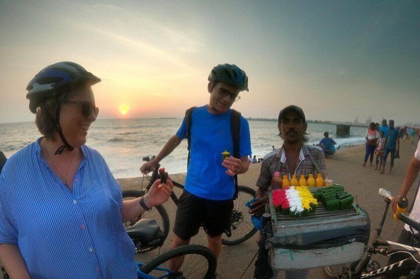Luxury Night Cycle Tour of Colombo 4