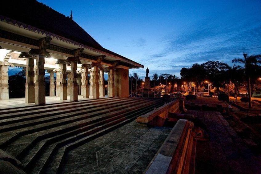 Luxury Night Cycle Tour of Colombo 2