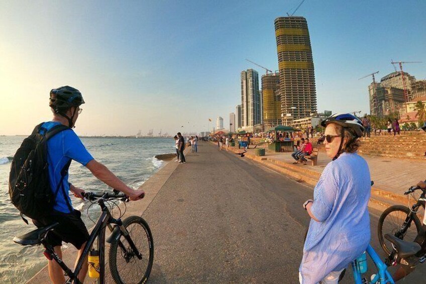 Luxury Night Cycle Tour of Colombo 3