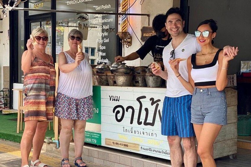 Tasting A-Pong — Phuket’s famous local pancake made fresh at a street stall 2