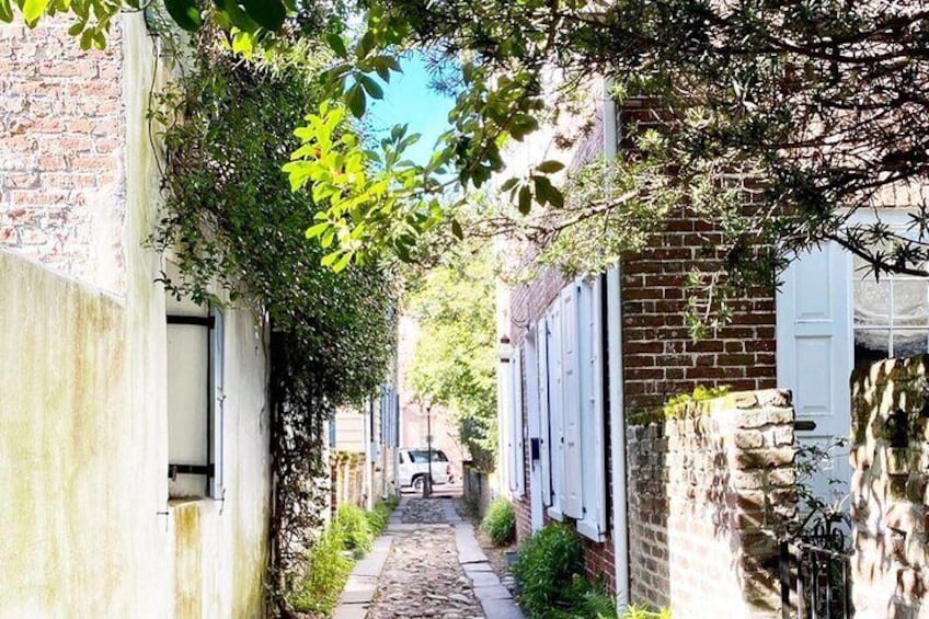 Charleston's Alleys & Hidden Passages Guided Small-Group Walking Tour