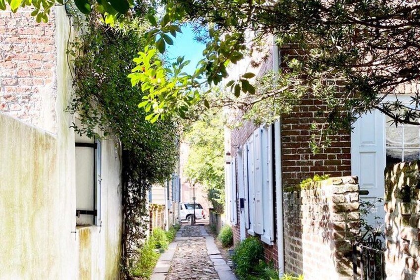 Hidden Alleyways and Historic Sites Small-Group Walking Tour 2
