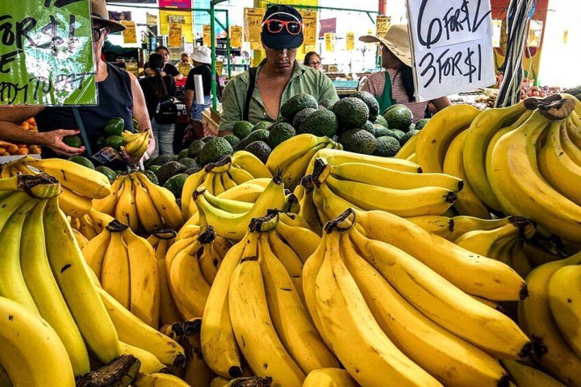 A market with bananas and avocados. 2