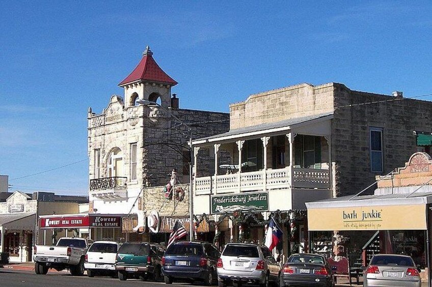 Historic
Main Street Fredericksburg 2