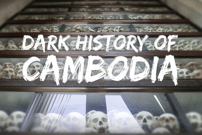 Une exposition de crânes sur laquelle est superposé le texte : « L’HISTOIRE SOMBRE DU CAMBODGE ». 2