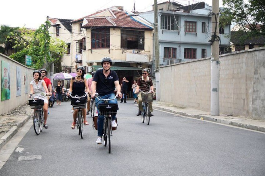 Half-Day Bike Tour of Shanghai Old Town with Food Tasting 1