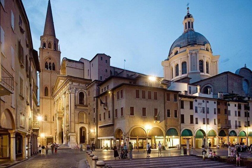 Half-day Guided tour of Mantua City Centre and Ducal Palace 2