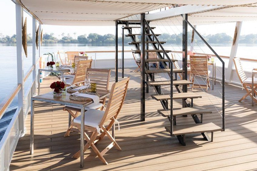 Victoria Falls Dinner Cruise on the Zambezi River 2