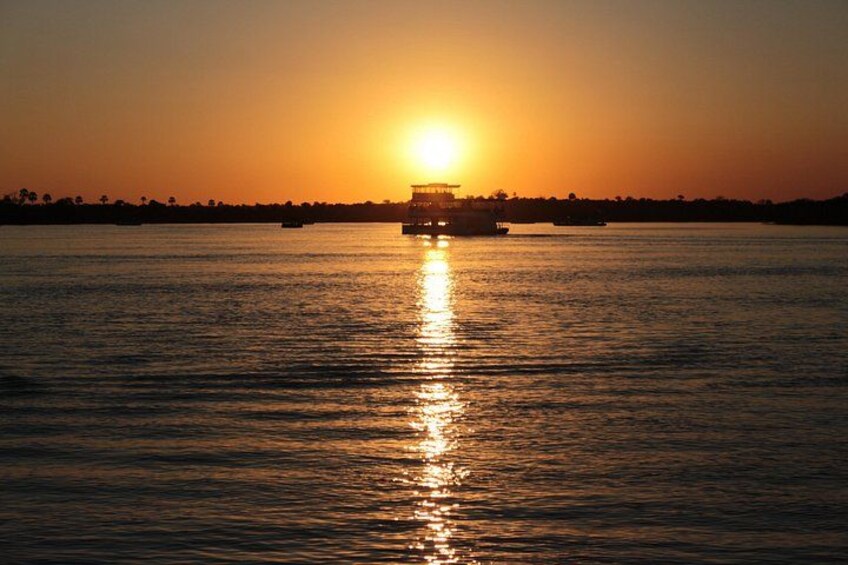 Zambezi Sunset Cruise – Wildlife, Drinks & Breathtaking Views 3