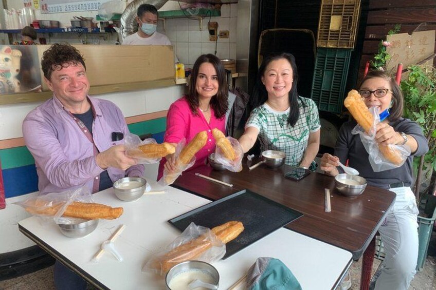 4-Hour Morning Cycling City Tour (incl. breakfast) 4