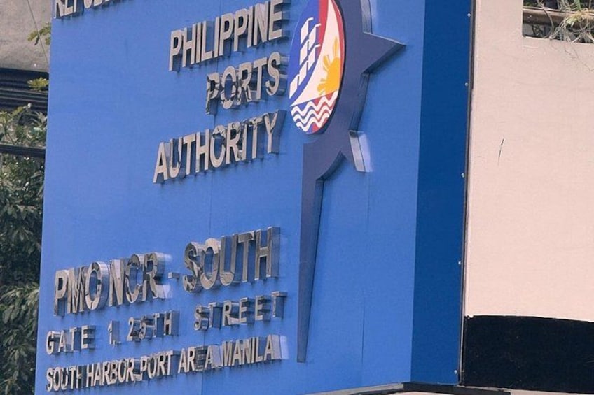 Pick up point for cruiseship passengers at gate 1 5