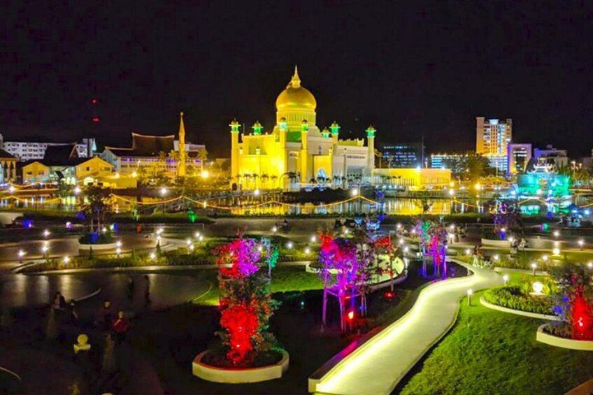 Brunei By Night Private Tour & Traditional Dinner 3