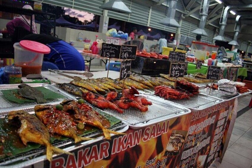 Brunei By Night Private Tour & Traditional Dinner 5