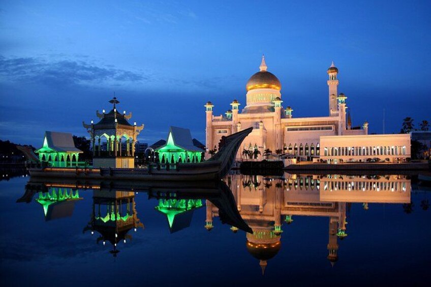 Brunei By Night Private Tour & Traditional Dinner 2