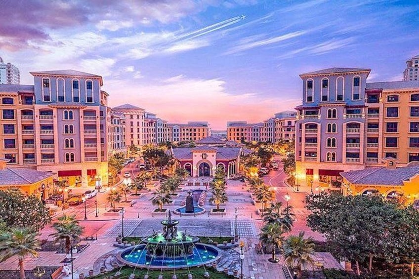 Medinal Centrale, the lively center of the Pearl. 1