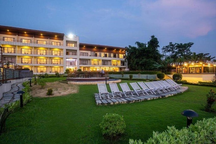 A hotel with a courtyard, outdoor seating area, and a coffee bar. 4
