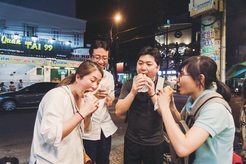 Enjoy Banh My - No.1 street food in Vietnam 2
