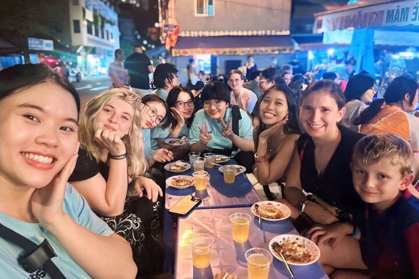 Ho Chi Minh city street food tour by motorbike with female riders 3