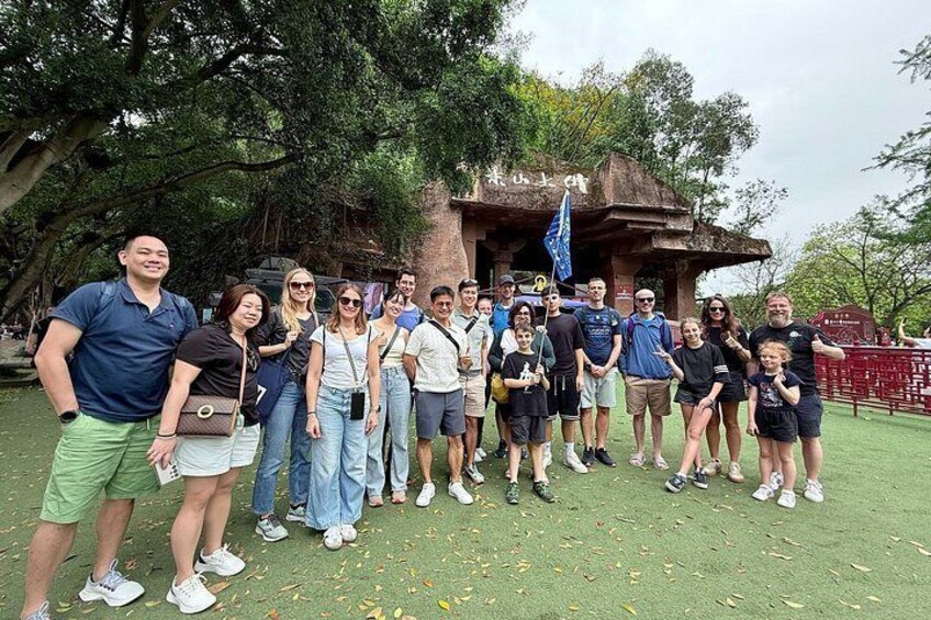 Chengdu: Panda Base Leshan Buddha Tour(or Half Day Panda Base ) 4