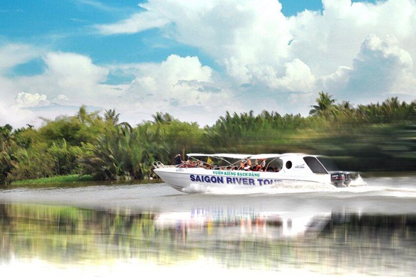 Luxury speed boat with 35 seats 1