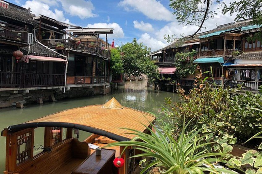 Zhujiajiao Village Tour with Gondola, Lunch, Garden Walk and Cafe 5