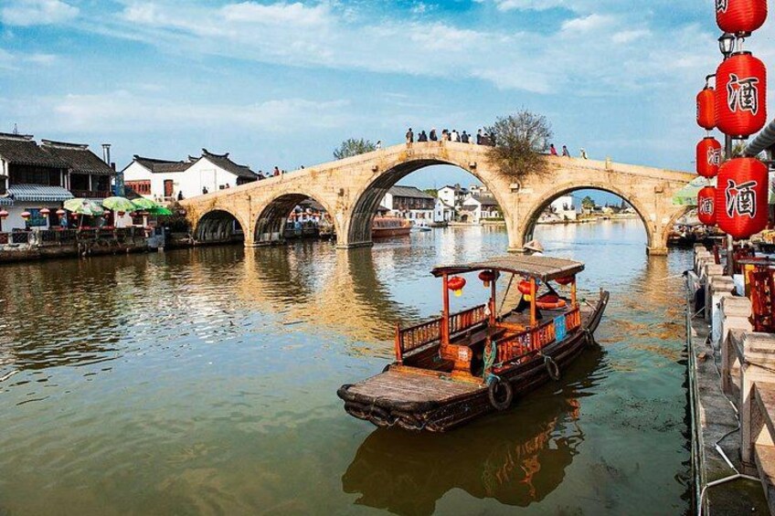 Zhujiajiao Village Tour with Gondola, Lunch, Garden Walk and Cafe 1