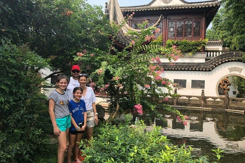 Zhujiajiao Village Tour with Gondola, Lunch, Garden Walk and Cafe 3