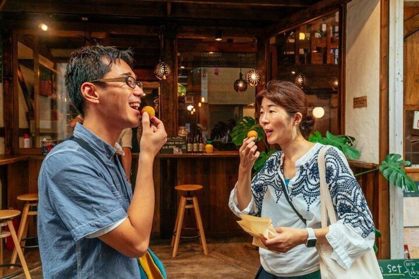 10 Tastings Food Tour with a Local