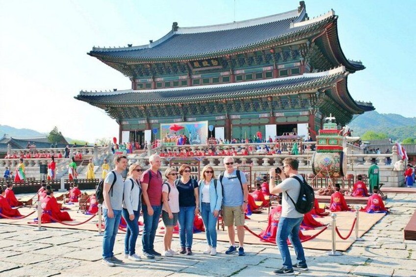 Small-Group Seoul Tour with Gyeongbokgung Palace (hotel pick-up) 1