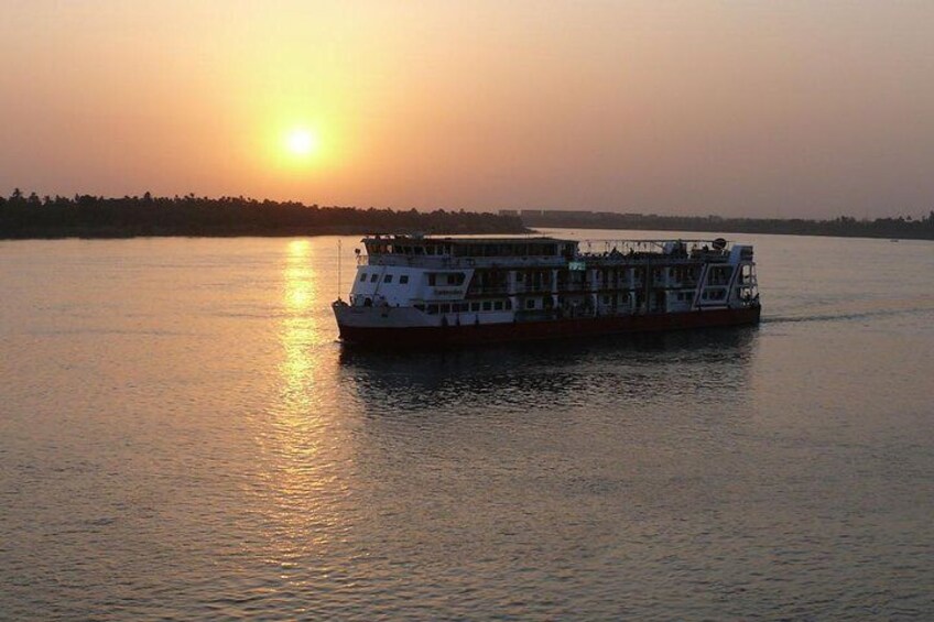 2-Hour Nile River Dinner Cruise From Cairo 2