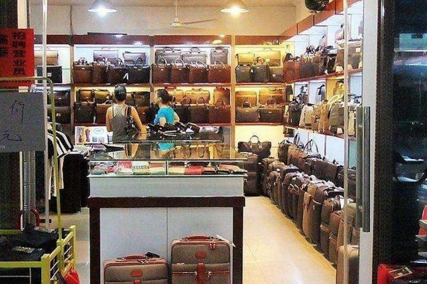 Flexible Private Guangzhou Shopping Tour with Local Shopping Guru 3