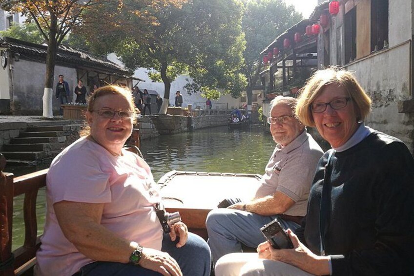 boat ride in zhuajiajiao 3