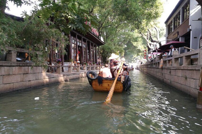 Boat ride in Tongli ancient water town 1
