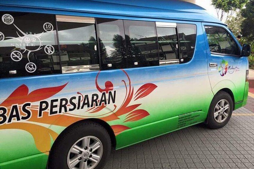 A colorful bus with 'BAS PERSIARAN' written on the side. 2