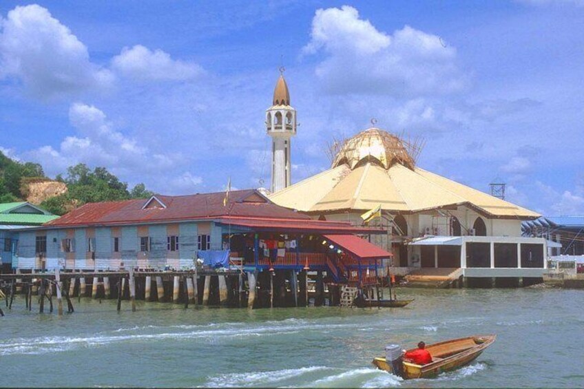 Brunei Full Day City Tour including Tamu Kianggeh, Royal Regalia & Kampung Ayer 1